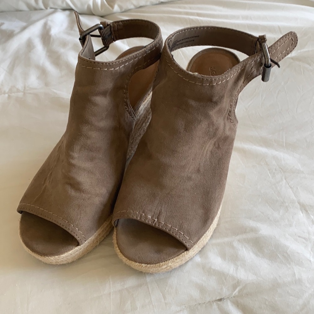 Open toe wedge